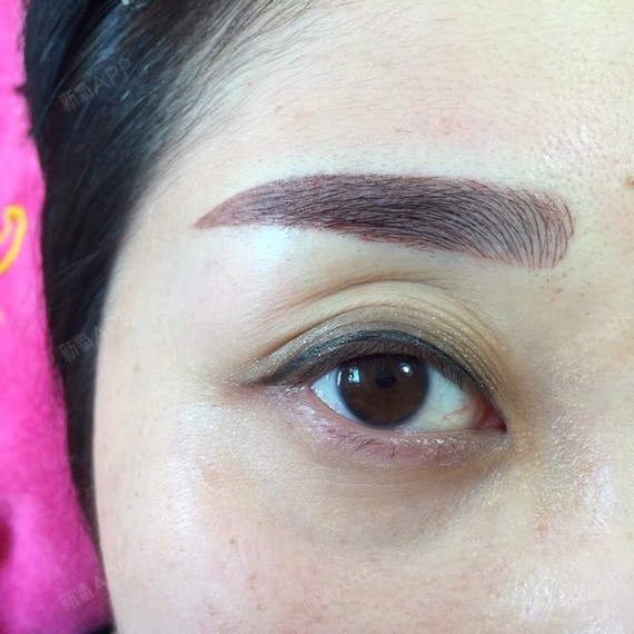 设计眉型的老师很耐心也很负责,不会强行推荐我做贵的项目.