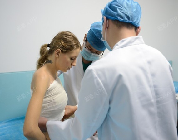 今天是术后第七天可以拆胸带了