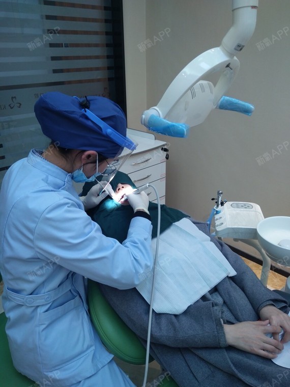 洗牙啦! 牙齿洗白白了～医生很好,注重客人的牙齿健康问题咯!