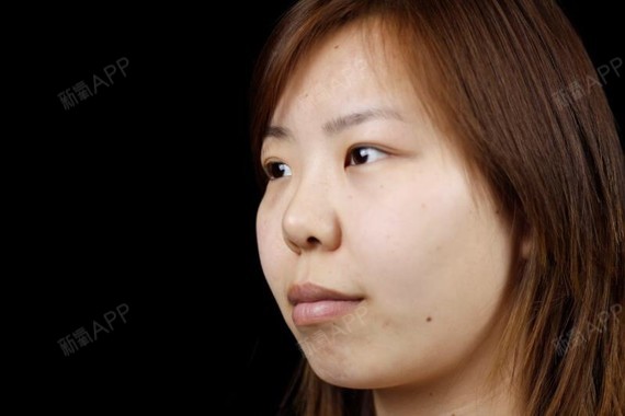 之前素颜拍照尤其全身照五官都是一片模糊的一点都不立体感觉是个平板