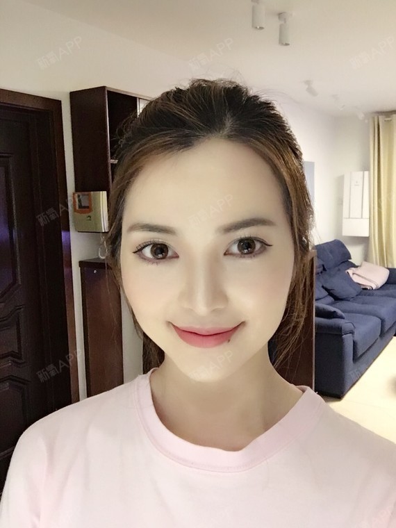 最近皮肤保养得好,白到发光,用图就能证明一切.