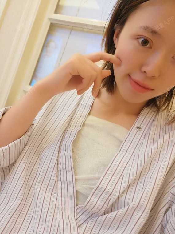 先说说我的情况吧,我是属于胸部先天发育不好的类型,从青春期开始就没