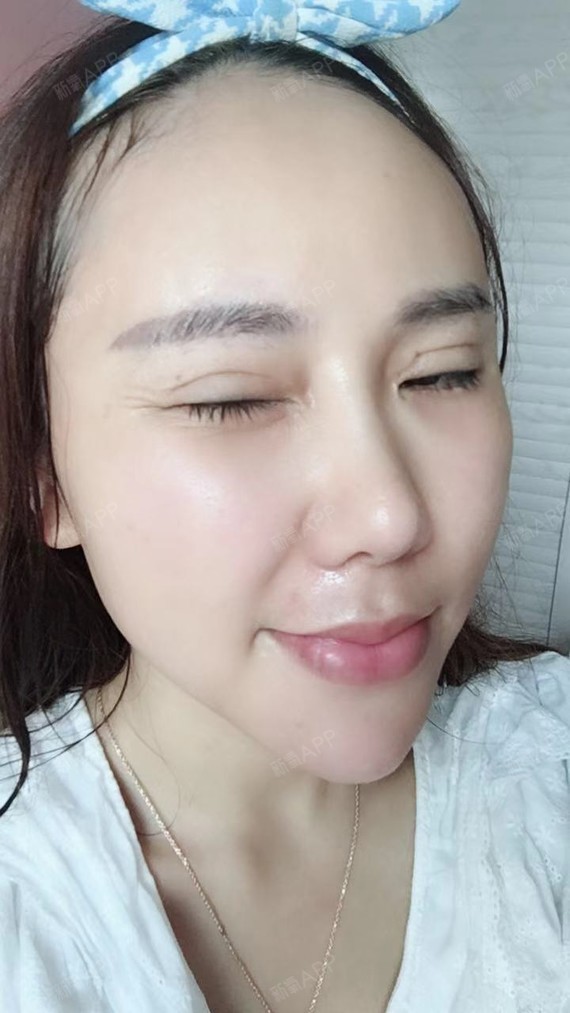 随便上几张手机里的照片吧,没烟斗救不了我的脸型,跟枣核一样