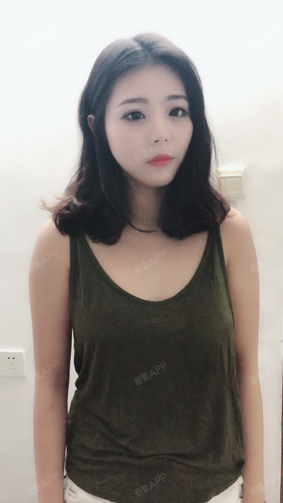 做丰胸手术之前,抱怨过胸不够大,不穿特别厚的衣服的_圈子-新氧美容