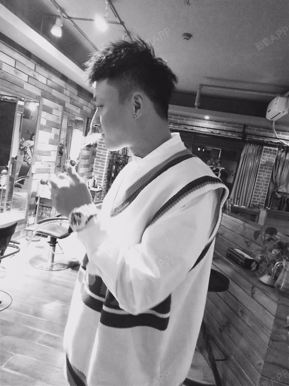 发型师给我拍的侧面,给大家看看鼻子侧面90的样子!