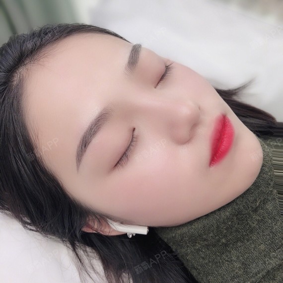 以前在她家做的半永久轻氧眉,很自然,省去了画眉的时_圈子-新氧美容