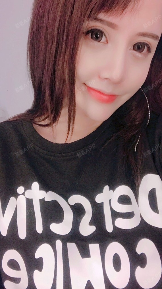 今天不想出门,简单的撸个妆拍个照,00,今天感觉