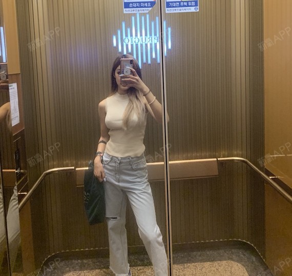 胸变大之后街上的人都会投来羡慕的目光