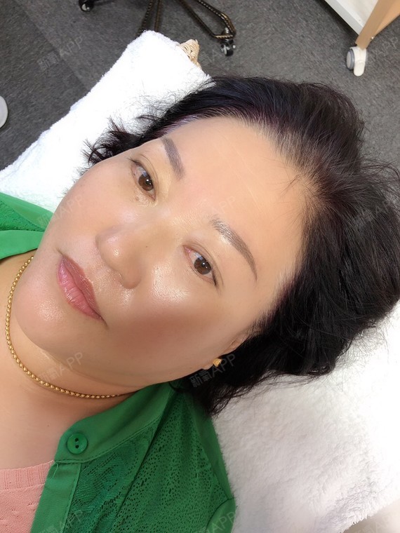 之前妈妈一直想做半永久纹眉 但上了年纪的人总是