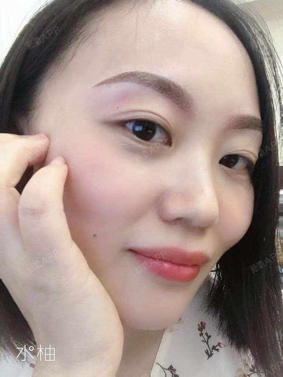 纹眉的第二天,今天的眉毛红已经淡化得差不多了,现在_圈子-新氧美容