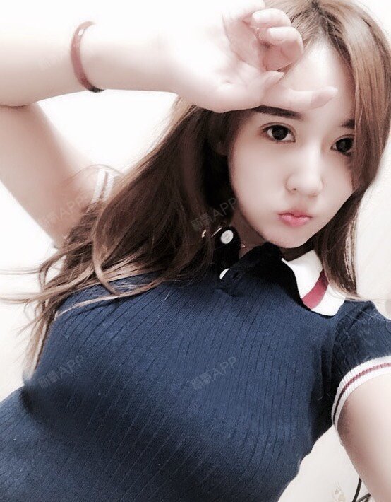 现在的看起来很性感啦,胸部很丰满,现在穿衣服都被好_圈子-新氧美容