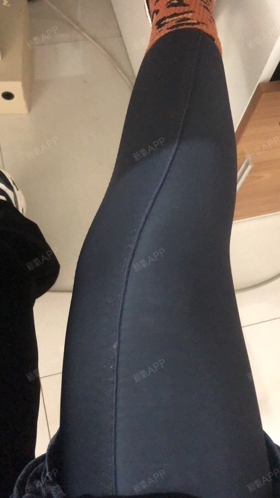 医生说是塑身裤太紧,血液循环不好,脱了几个小时,换上之前m码的.