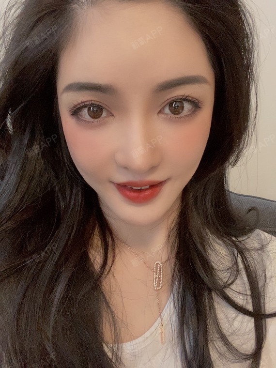 没有唇珠的平唇真的很减龄 前提是要饱满