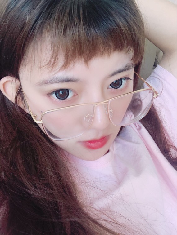 我公认的美人标志是,我的眼睛很大.