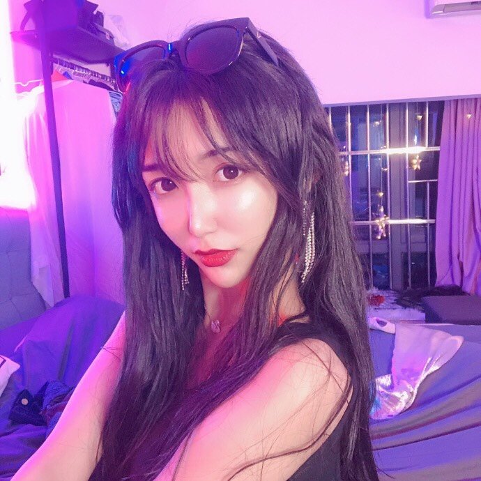 抖音上现在真的是有很多的网络红人,颜值一个比一