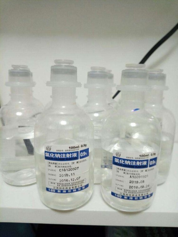 ps:医用生理盐水在药店就可以买到,宝宝们可以买最小瓶的50ml的自己用