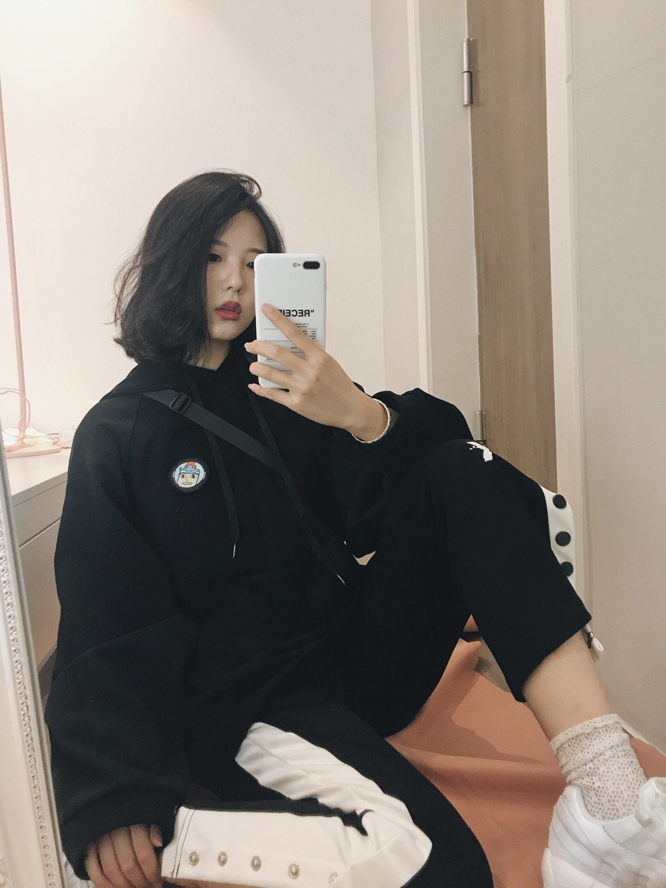 对镜自拍,一秒柯基变腿精