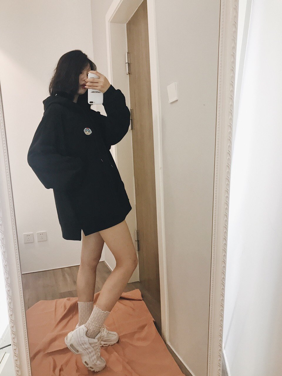 嘉鱼拍照分享|酷女孩对镜自拍18种不同的姿势高美商宝宝快码着拍起来