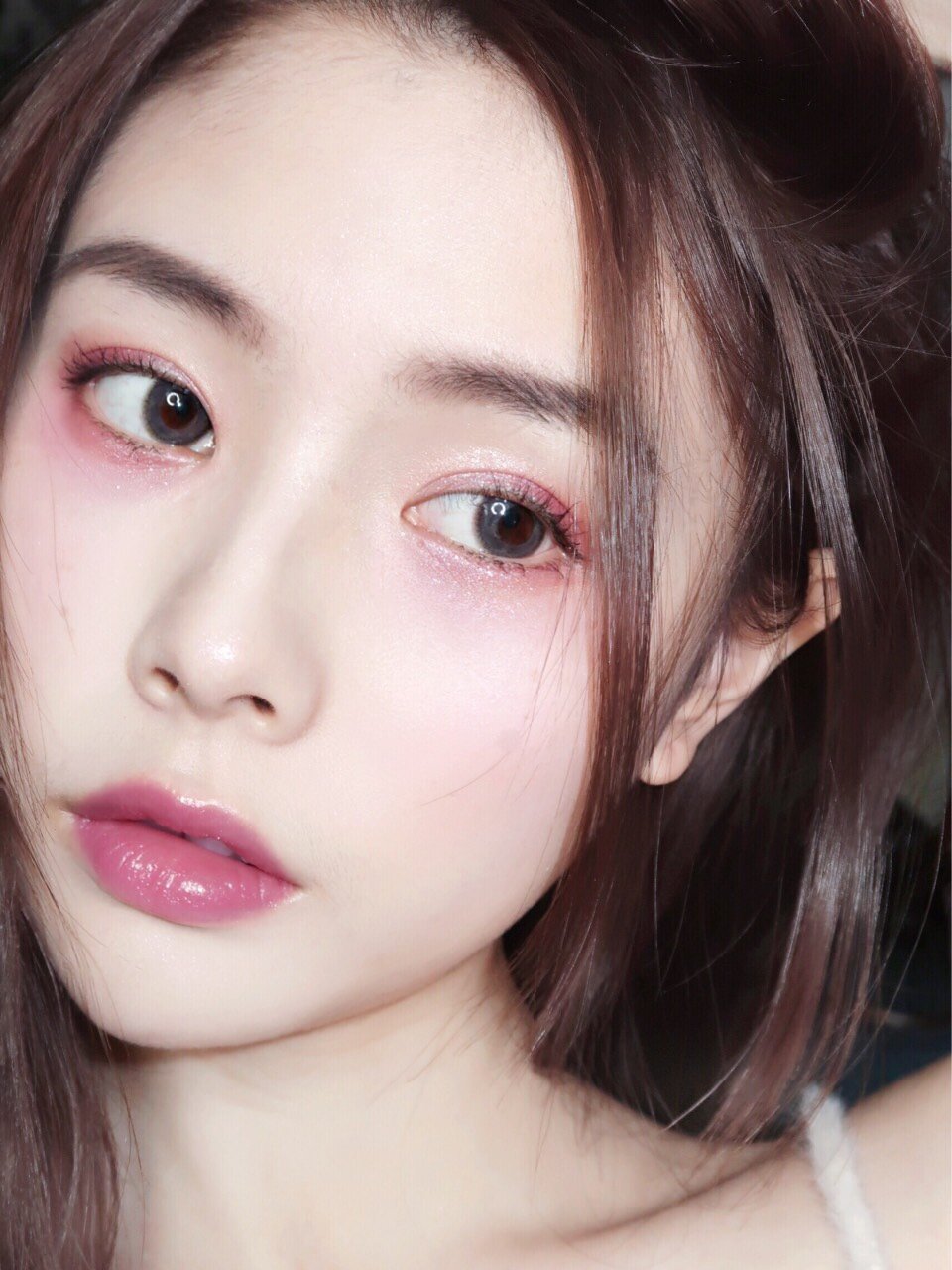 「桃色病娇妆」通过泫雅的病娇妆给的灵感!