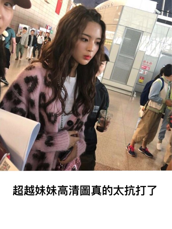 关晓彤杨紫同台表演只因为这个位置出卖了年龄