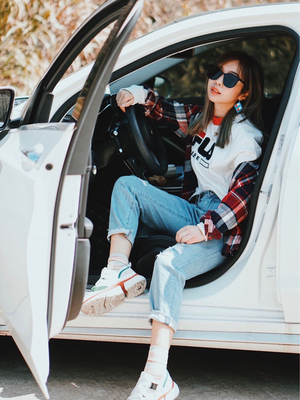 拍照姿势如何坐在车上轻轻松松拍大片