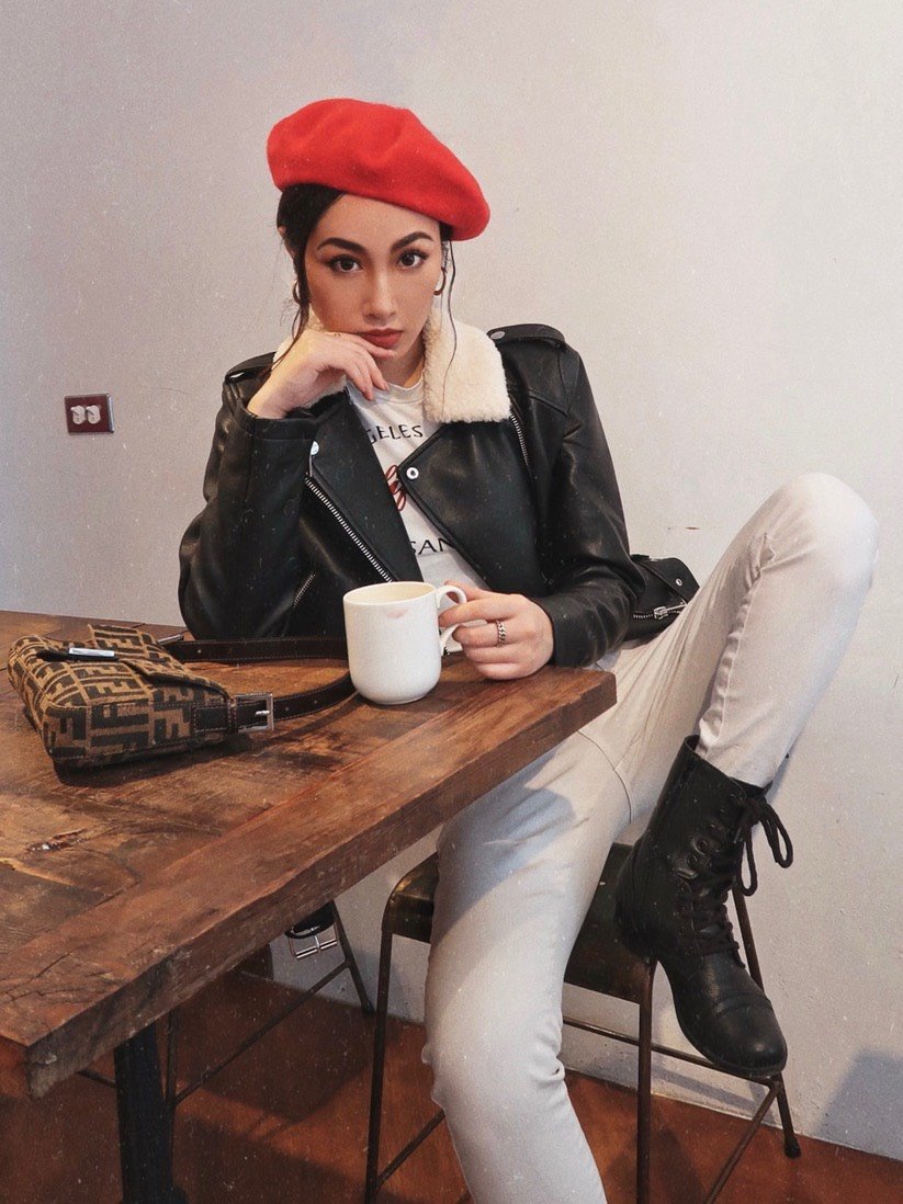 台中|在复古唱片行里的轻摇滚穿搭look