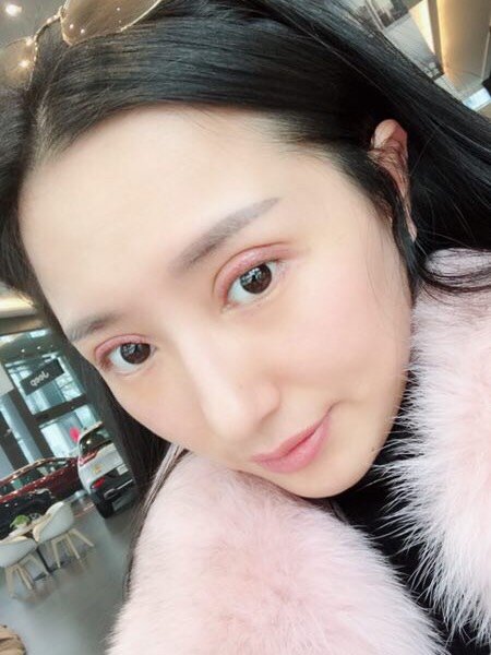 别人贴双眼皮贴还可以接受,我就算了尝试几百遍,一贴就就像金鱼眼肿