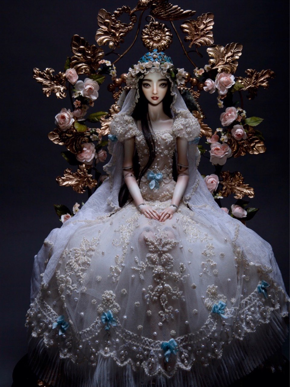 这期一起来赏析下:为什么一个娃娃居然价值200万人民币