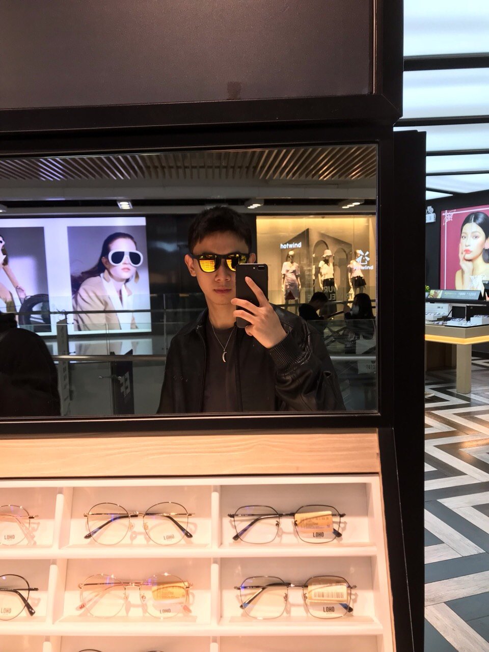 对镜自拍我超美~#魔镜魔镜告诉我谁是世界上最帅气_圈子-新氧美容