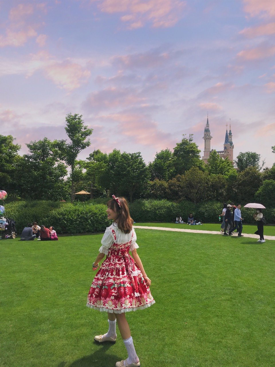 五一期间客流量真的爆炸 现在来简略说一下迪士尼拍照攻略以及穿搭