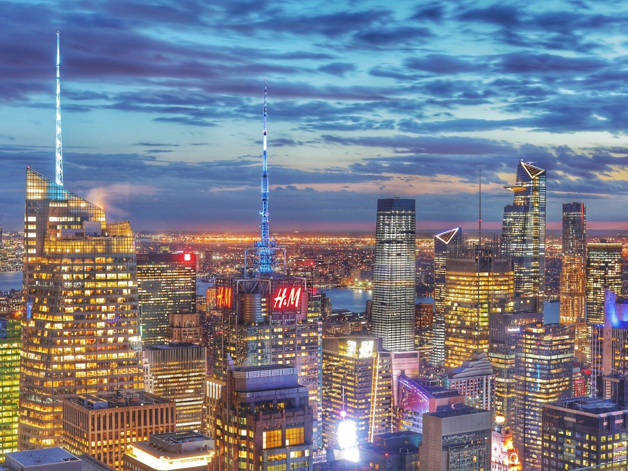 随手拍大片#在洛克菲勒大厦随手拍的纽约夜景,尖尖的内个是帝国大厦