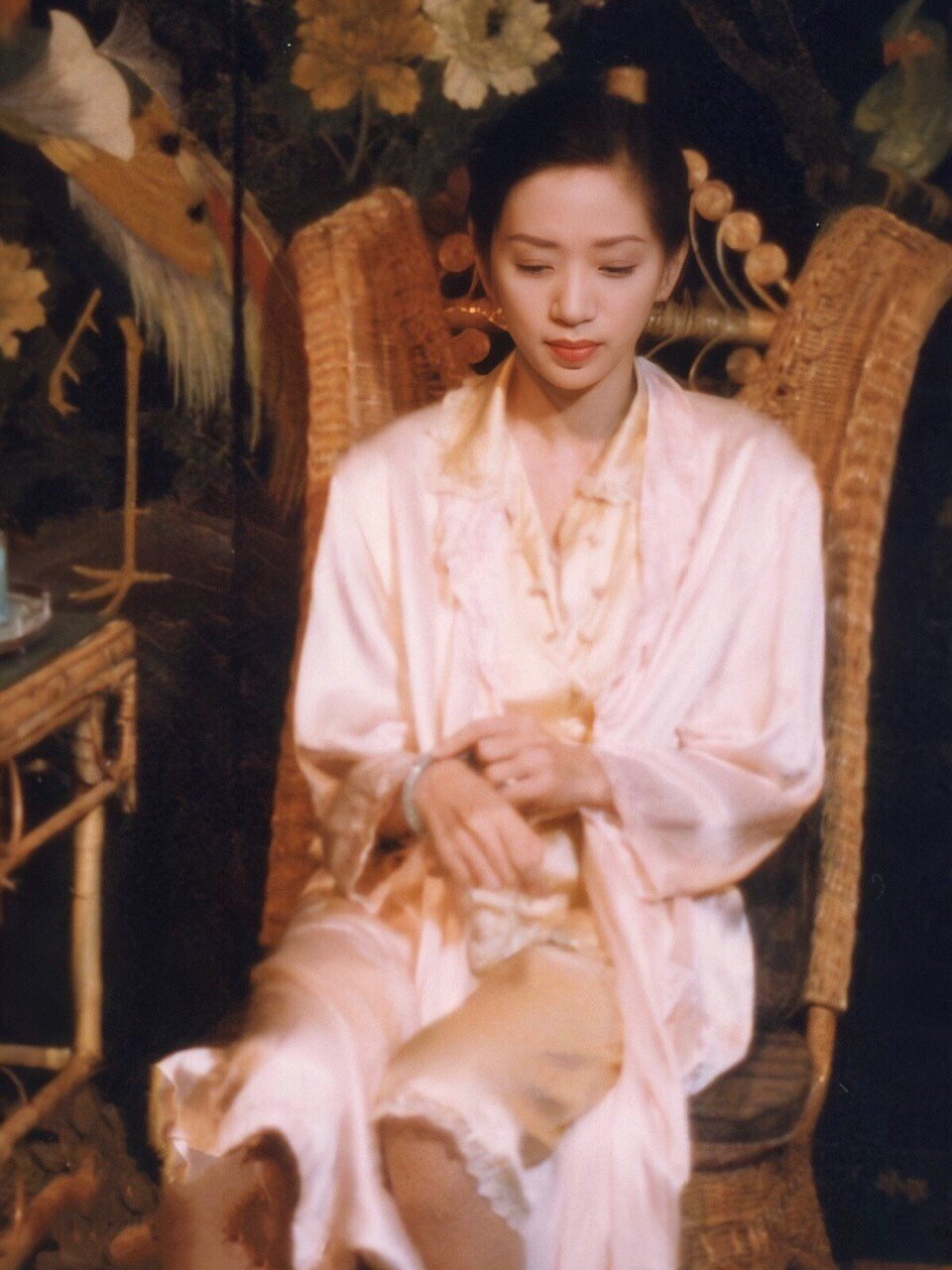 问答#什么样的眼睛算摄魂眼#99梅艳芳,眼睛使她