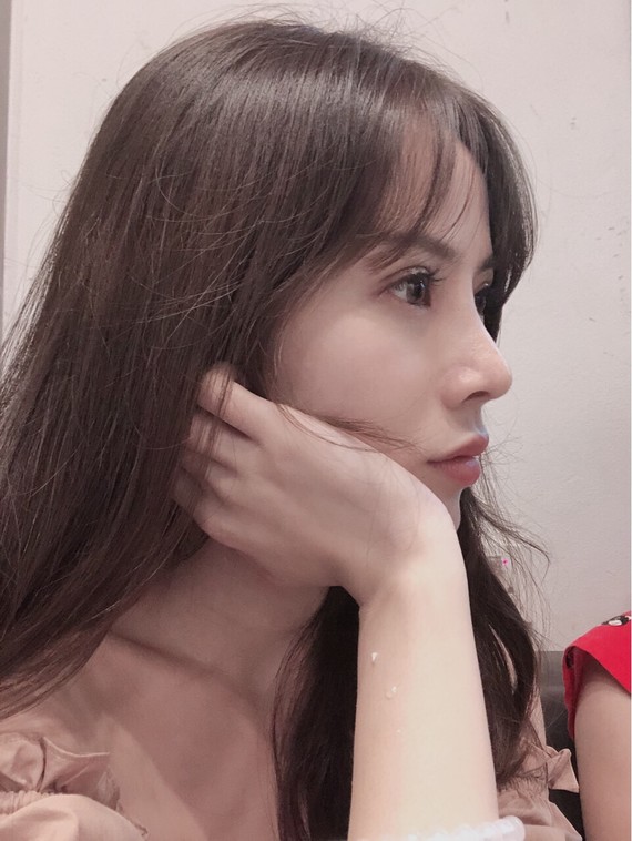 自拍也是喜欢拍左脸