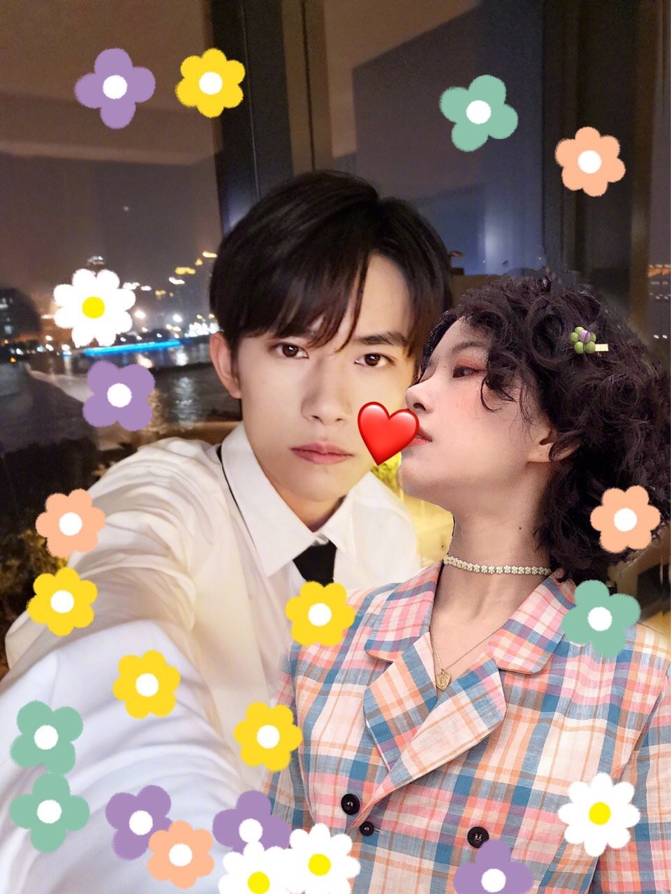 千玺发自拍了耶!