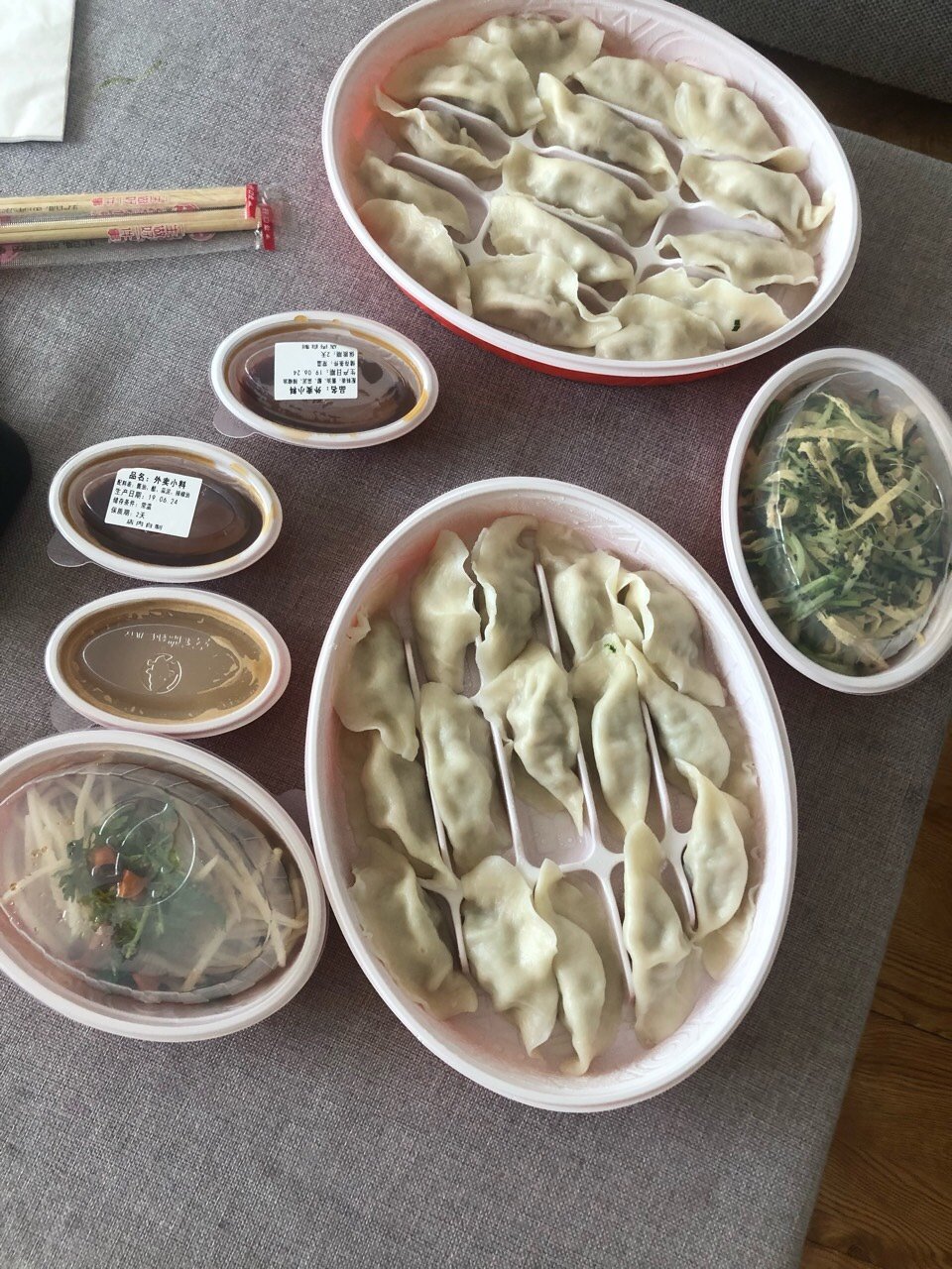 点了外卖虾仁饺子