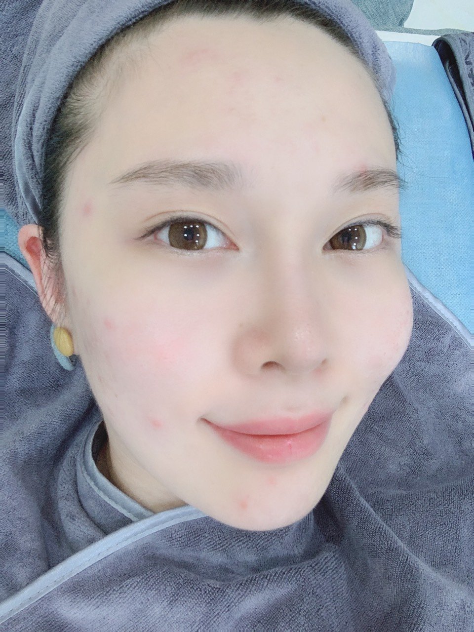 给我做脸的小姐姐人非常nice,说话温温柔柔的,每个问题都炒鸡耐心地