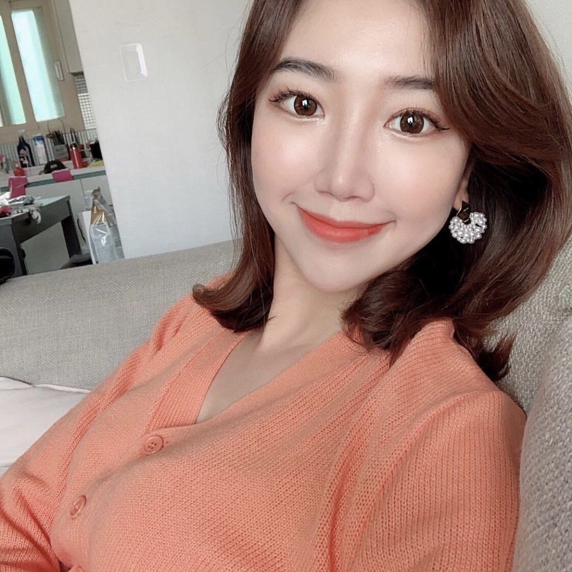 三十五岁的已婚妈妈做完整形后变成韩国小姐姐