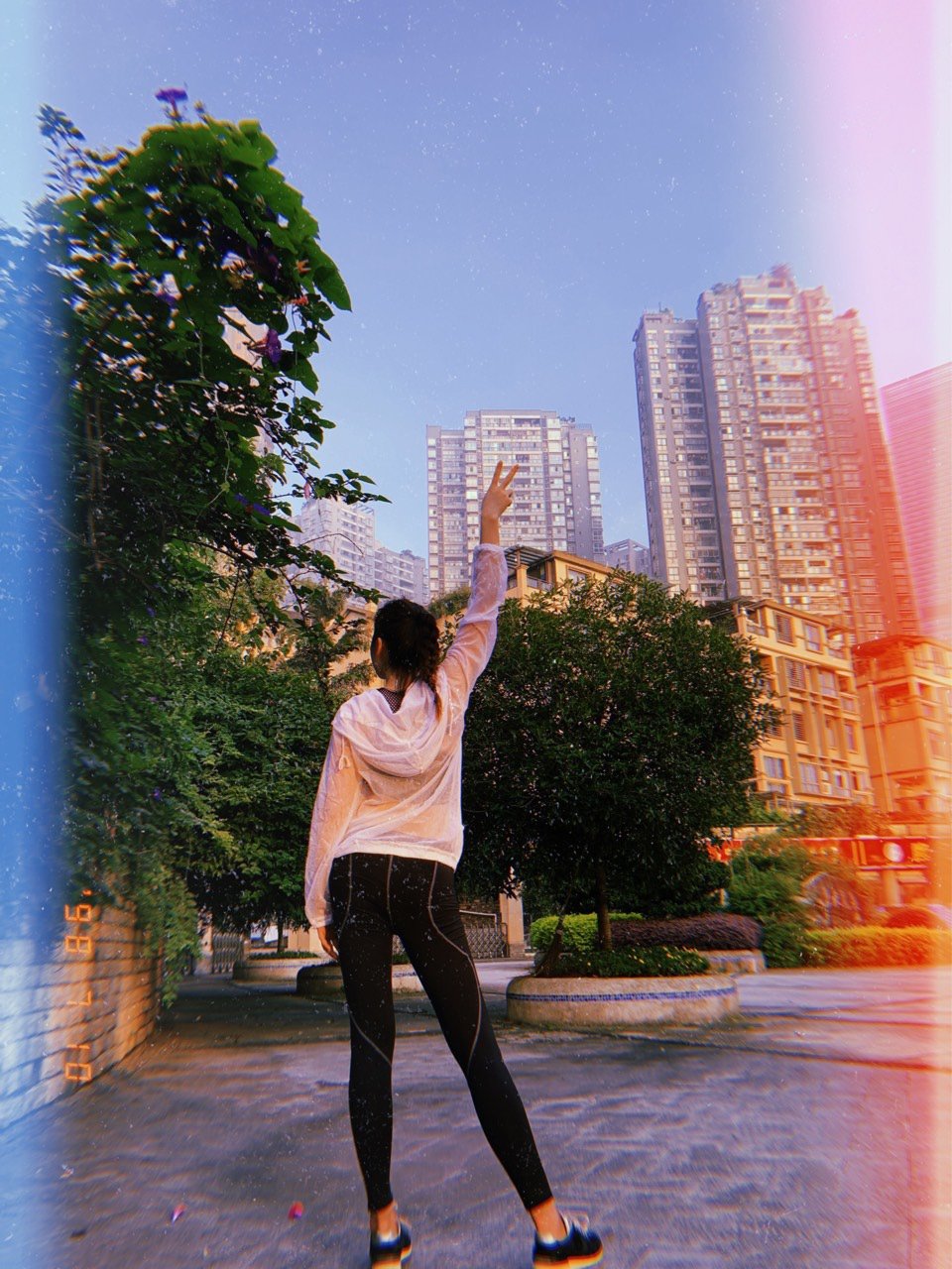 早起去晨跑～不忘发个自拍05哈哈晨跑穿的就更简单啦黑_圈子-新氧