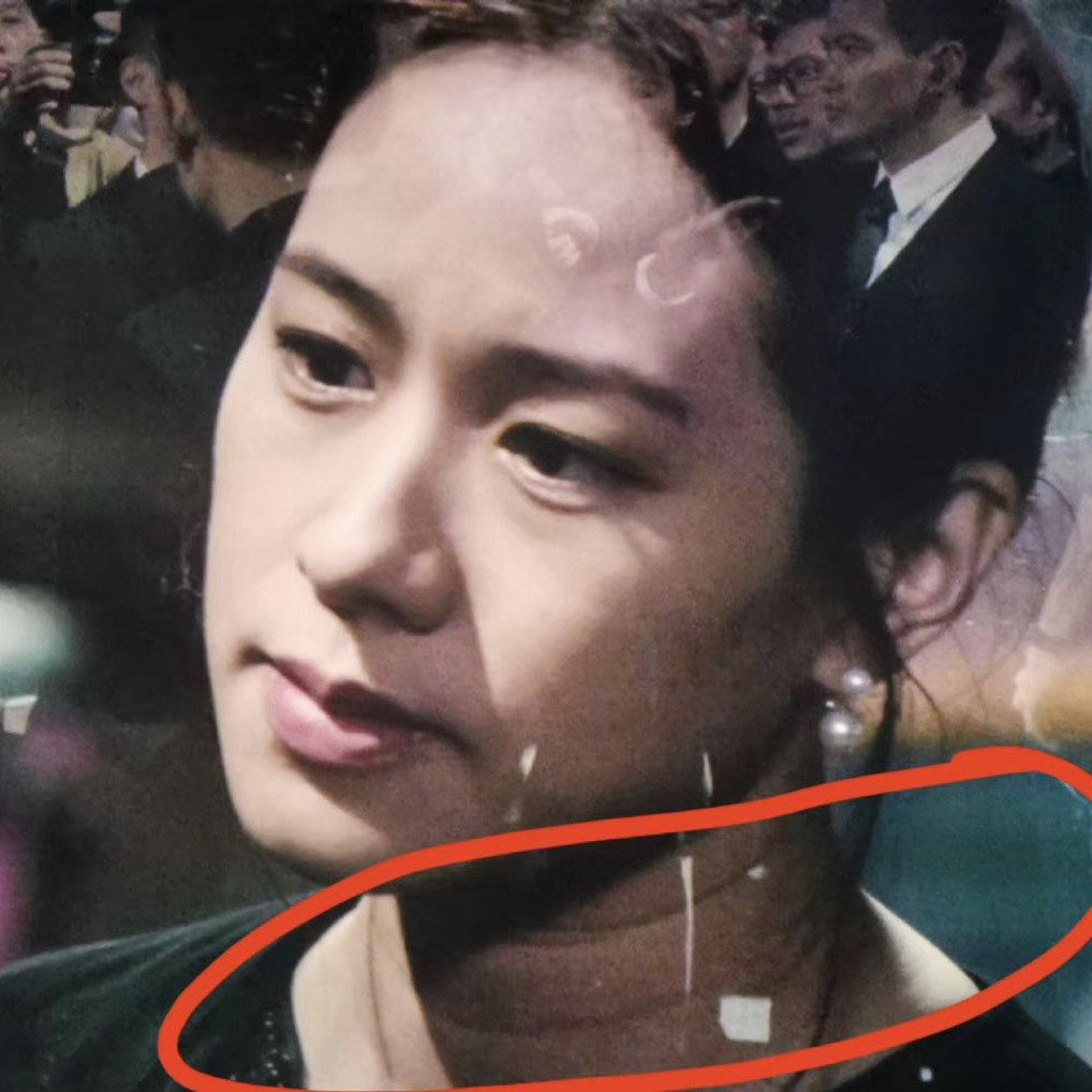 刚看完扫毒2,林嘉欣就靠着颈纹拼上了热搜榜,吓得我赶紧抬头摸摸自己