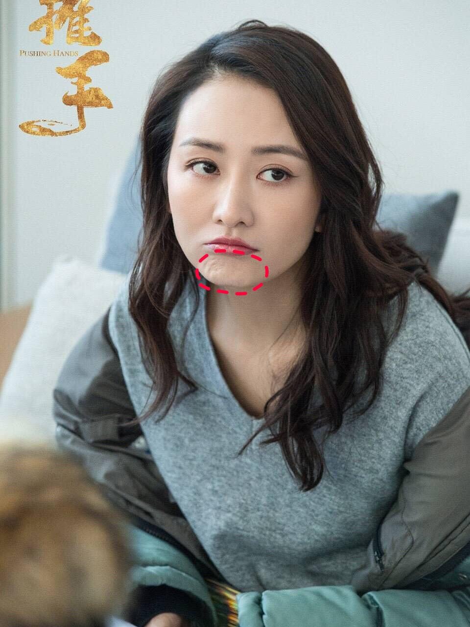 下巴有核桃纹就能证明没整下巴