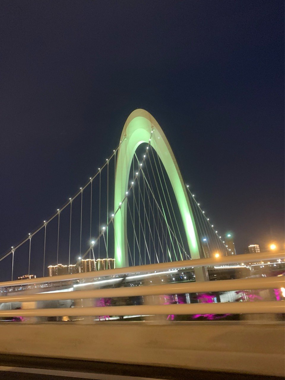 集齐红黄蓝绿赤橙紫七色彩虹桥