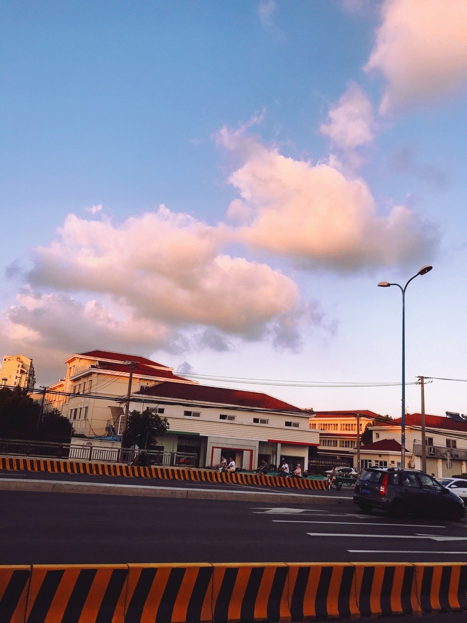 夏天黃昏的街景