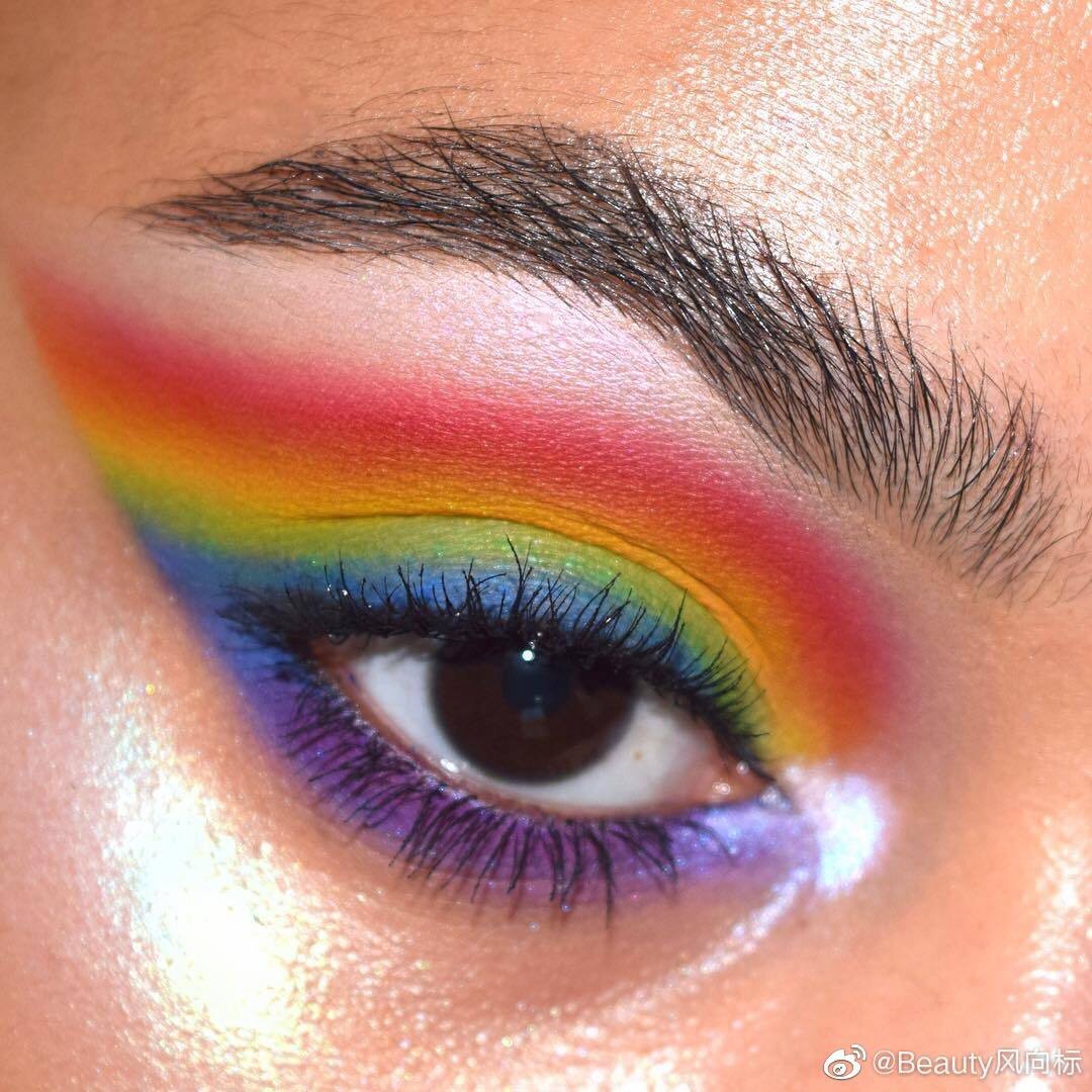 最近很心动的彩虹眼妆