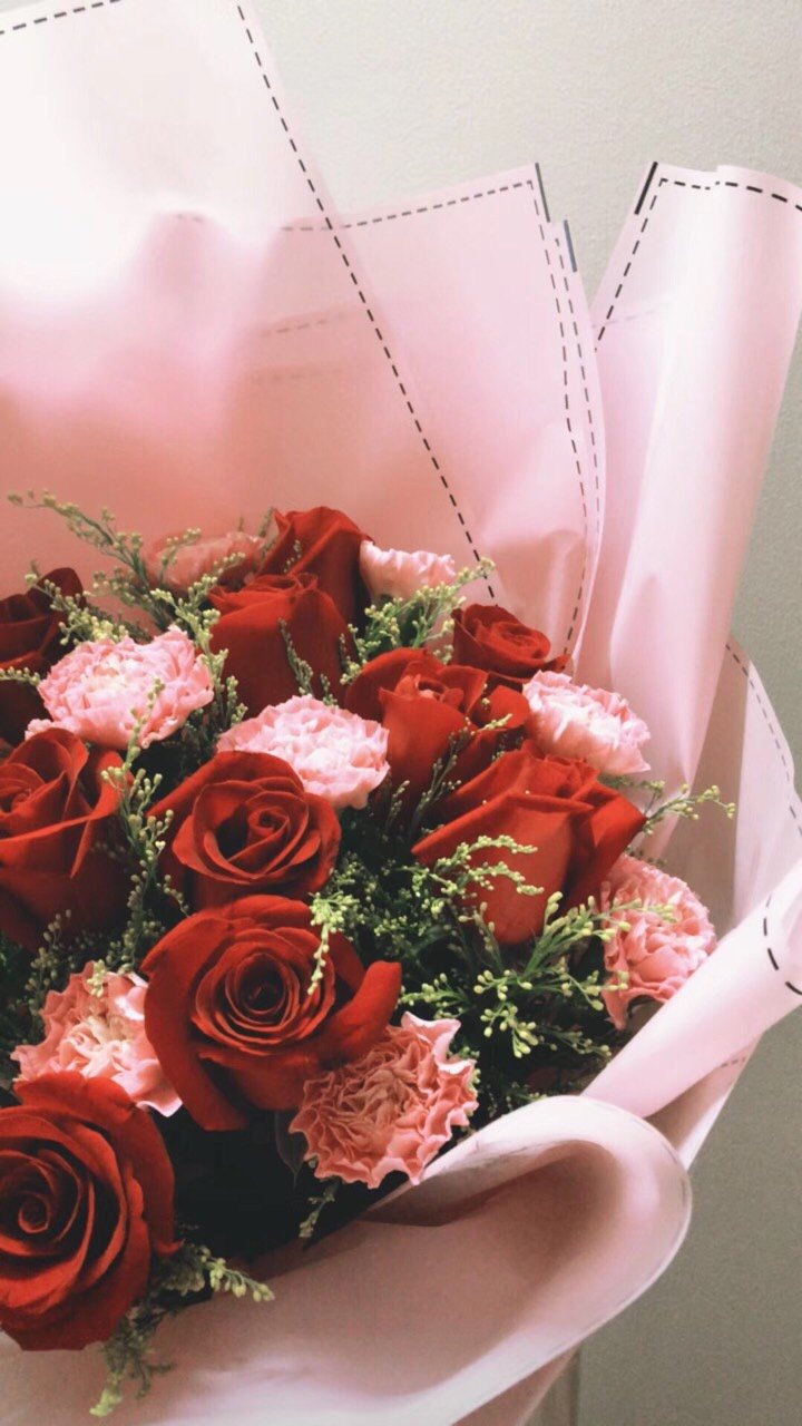 最无用的浪漫大抵就是些不能吃放不久的花儿了