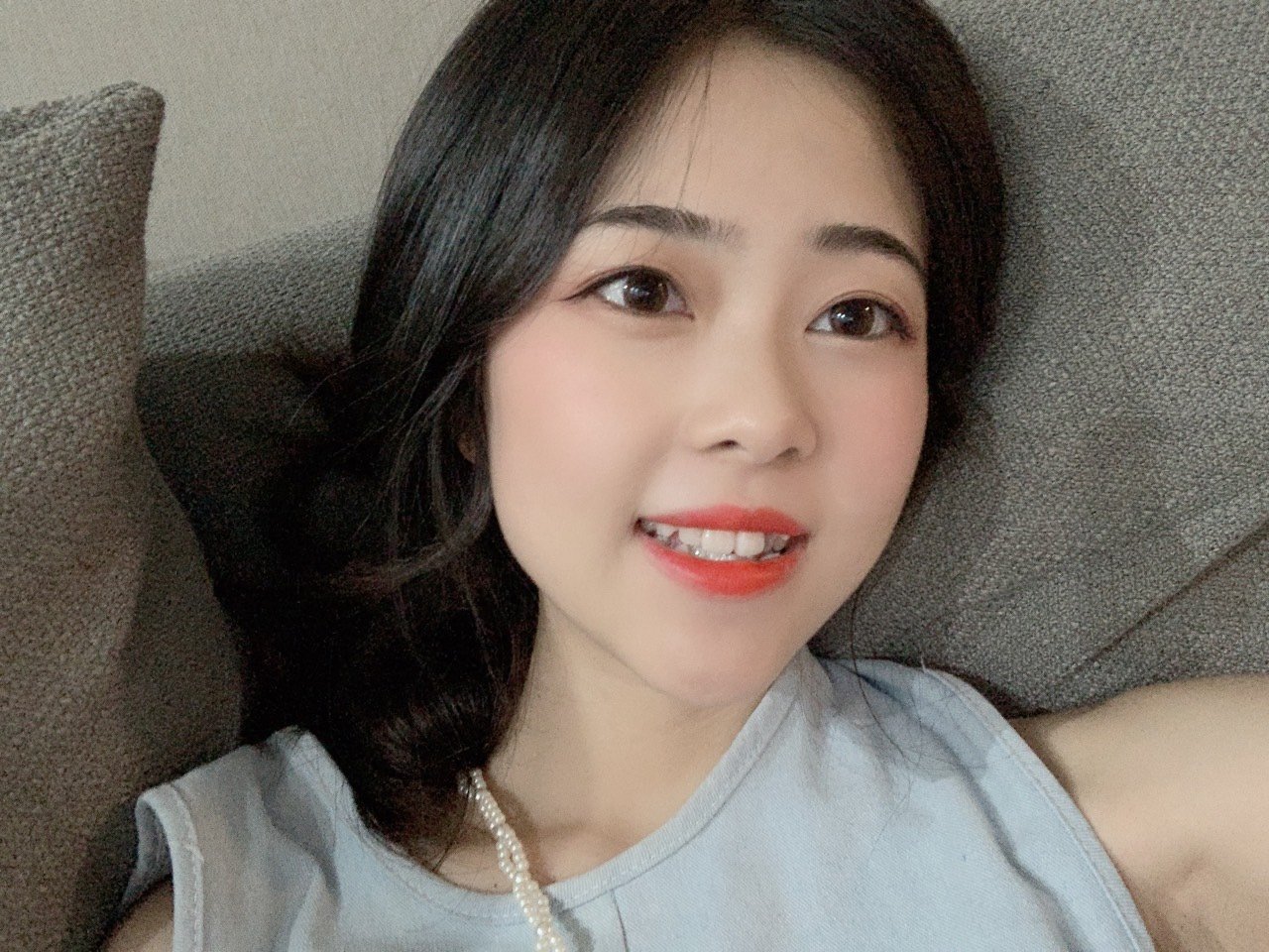 女孩子还是要多笑笑爱笑的女生运气不会太差哦