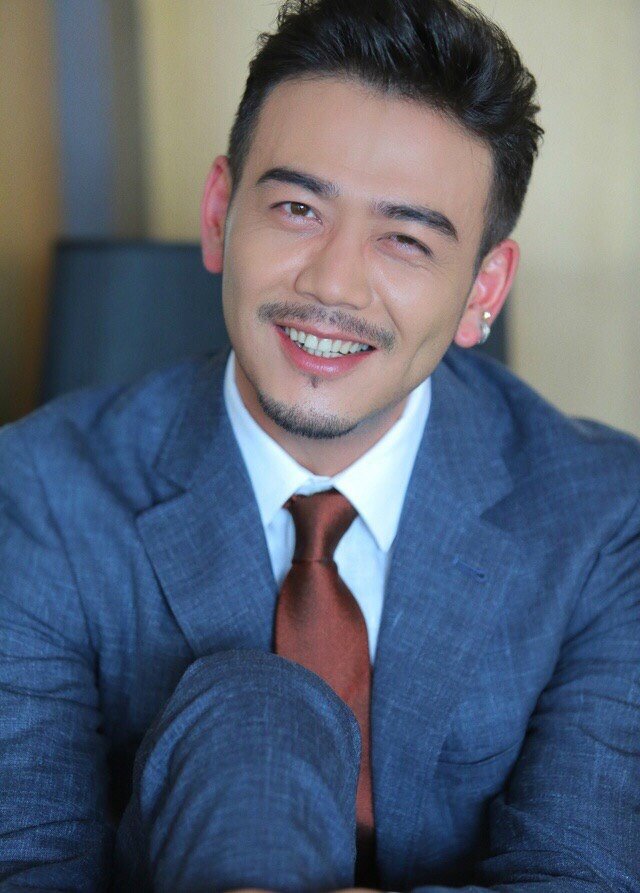 我男神不用p胡子本身就有性感小胡子