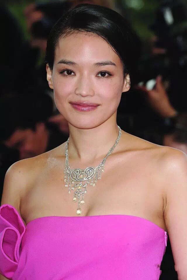 国字脸看起来会有点凶,而女性大众脸与传统"瓜子脸"相似,前额宽广