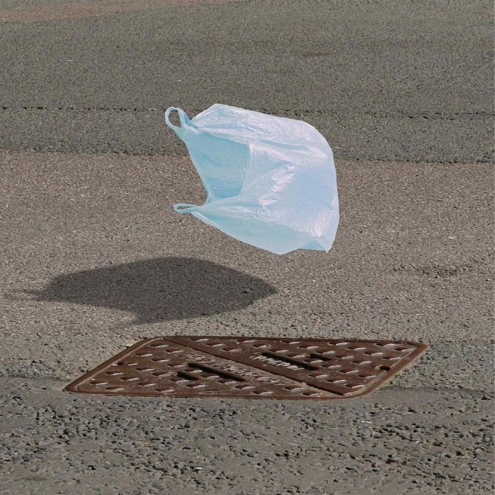 自由飞翔的塑料袋子