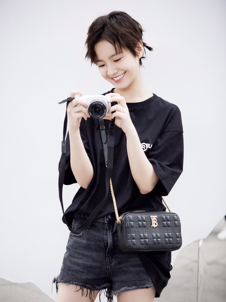 国民妹妹脸女孩李庚希来啦!