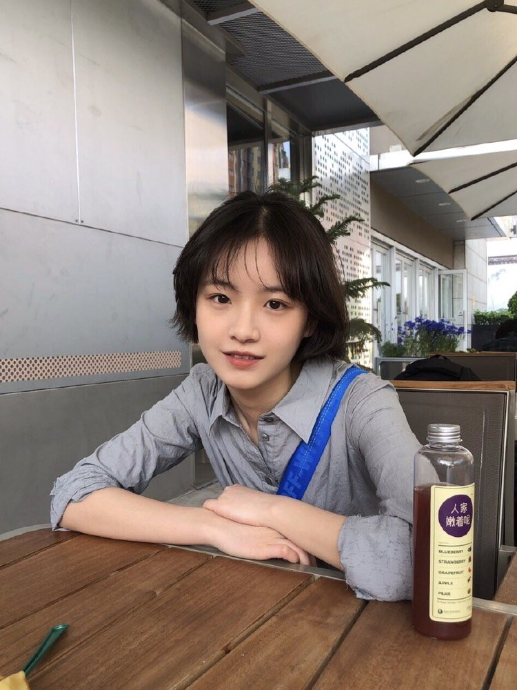 国民妹妹脸女孩李庚希来啦!